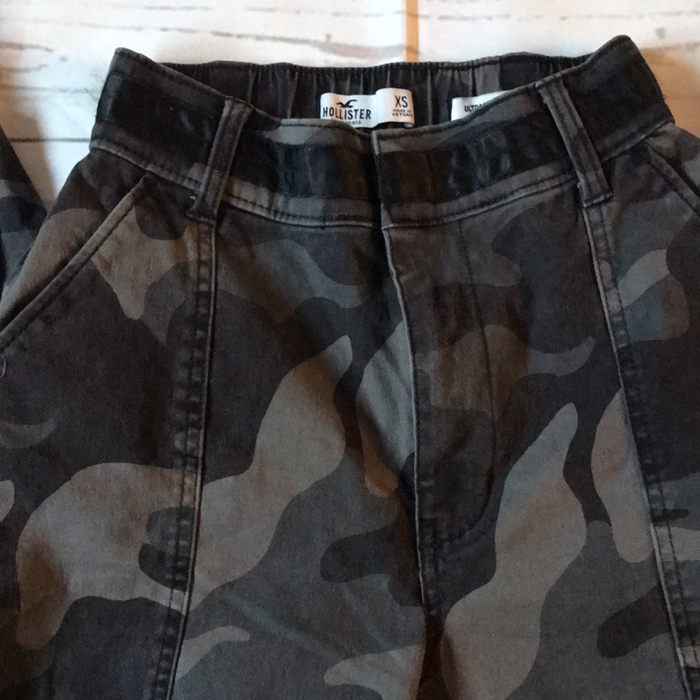 Hollister ultra high rise camo print pants - Picture 2 of 5